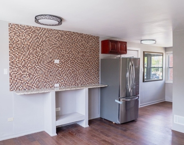 3707 S Michigan Avenue - Photo Thumbnail 4
