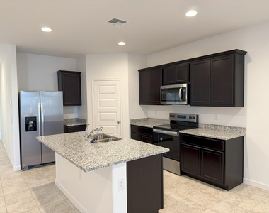 1840 W Spaulding Avenue - Photo Thumbnail 25