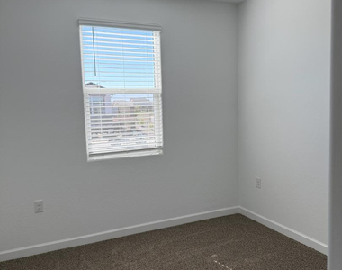 1840 W Spaulding Avenue - Photo Thumbnail 14