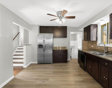318 Virginia Street - Photo Thumbnail 4
