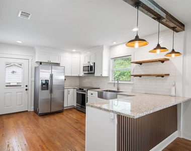 1060 Regent Street Sw - Photo Thumbnail 7