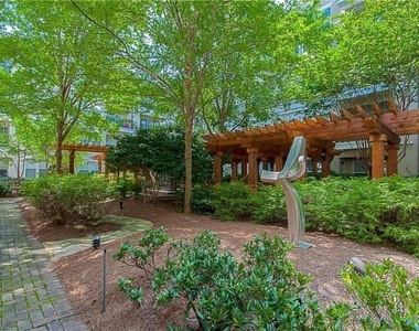 1850 Cotillion Drive - Photo Thumbnail 8