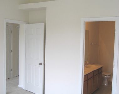 907 Neudearborn Lane - Photo Thumbnail 5