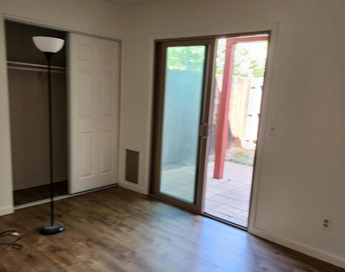 4901 E Kelton Lane - Photo Thumbnail 12