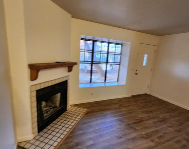 4901 E Kelton Lane - Photo Thumbnail 4