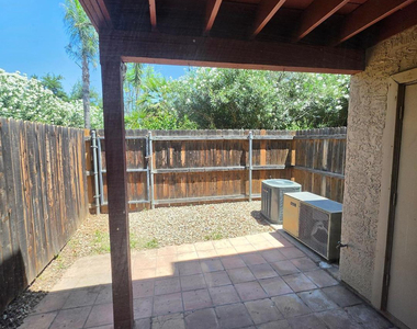 4901 E Kelton Lane - Photo Thumbnail 18