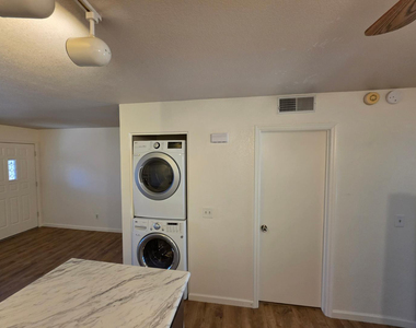 4901 E Kelton Lane - Photo Thumbnail 9