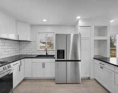 10606 S Vernon Avenue - Photo Thumbnail 1