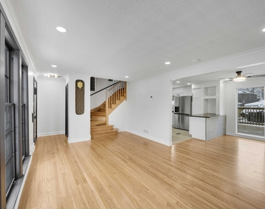 10606 S Vernon Avenue - Photo Thumbnail 4