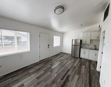 290 N Hamilton Street - Photo Thumbnail 2