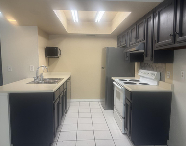 520 N Stapley Drive - Photo Thumbnail 3