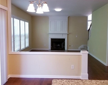 3363 Stoneham Drive - Photo Thumbnail 7