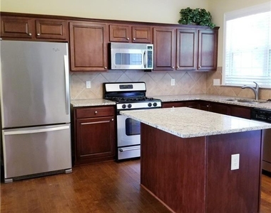 3363 Stoneham Drive - Photo Thumbnail 5