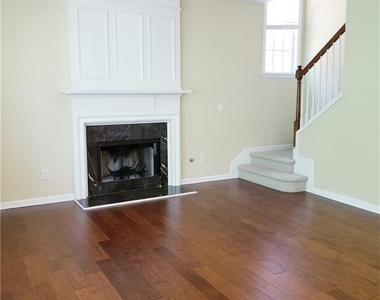 3363 Stoneham Drive - Photo Thumbnail 4