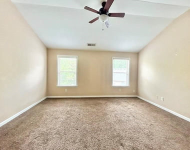 64 Creighton Lane - Photo Thumbnail 10