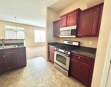 64 Creighton Lane - Photo Thumbnail 5