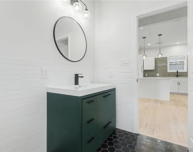 827 Elbert Street Sw - Photo Thumbnail 6