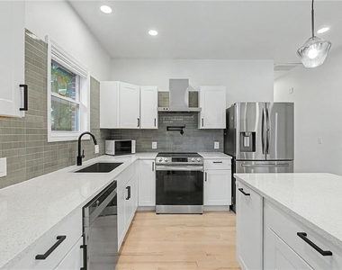 827 Elbert Street Sw - Photo Thumbnail 5