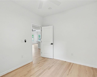 827 Elbert Street Sw - Photo Thumbnail 13
