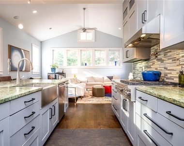 123 Ansley Street - Photo Thumbnail 15