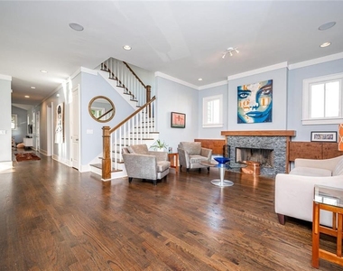 123 Ansley Street - Photo Thumbnail 5