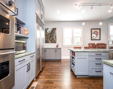 123 Ansley Street - Photo Thumbnail 12