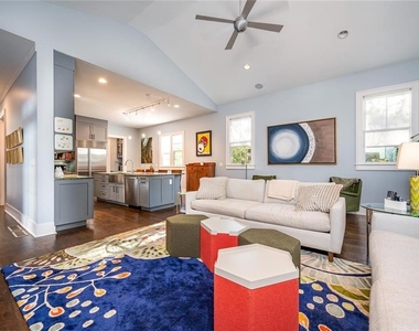 123 Ansley Street - Photo Thumbnail 9