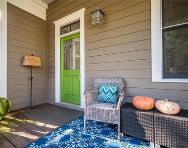 123 Ansley Street - Photo Thumbnail 4