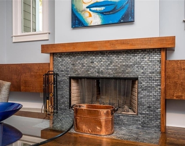 123 Ansley Street - Photo Thumbnail 7