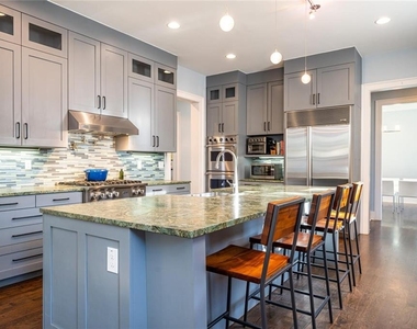 123 Ansley Street - Photo Thumbnail 20