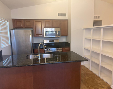 2527 S Maple Avenue - Photo Thumbnail 3
