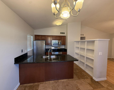 2527 S Maple Avenue - Photo Thumbnail 2