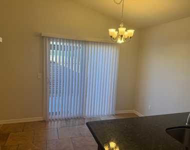 2527 S Maple Avenue - Photo Thumbnail 9