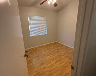 2527 S Maple Avenue - Photo Thumbnail 18