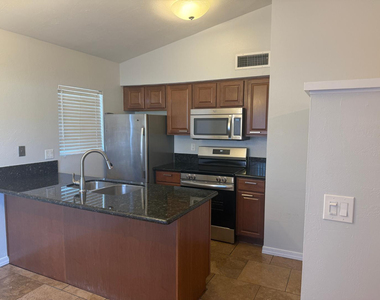 2527 S Maple Avenue - Photo Thumbnail 1