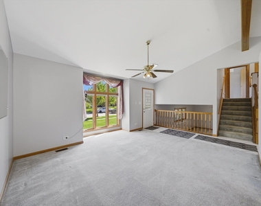 752 Rosanne Street - Photo Thumbnail 11