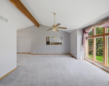 752 Rosanne Street - Photo Thumbnail 7