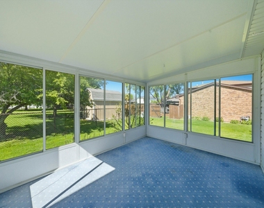 752 Rosanne Street - Photo Thumbnail 29