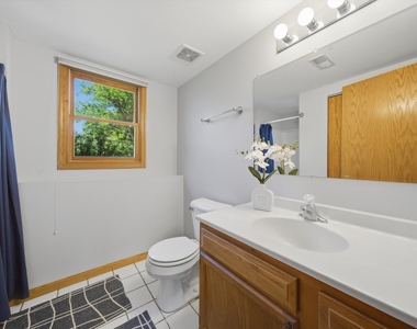 752 Rosanne Street - Photo Thumbnail 27
