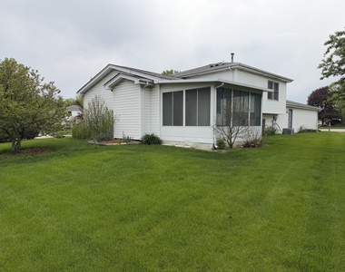 752 Rosanne Street - Photo Thumbnail 2