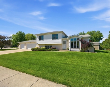 752 Rosanne Street - Photo Thumbnail 4