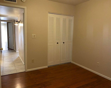 2231 W Fremont Drive - Photo Thumbnail 8