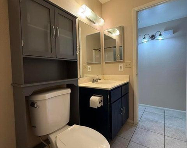 2231 W Fremont Drive - Photo Thumbnail 10