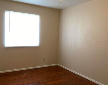 2231 W Fremont Drive - Photo Thumbnail 5