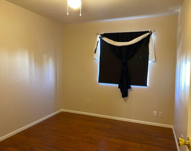 2231 W Fremont Drive - Photo Thumbnail 7