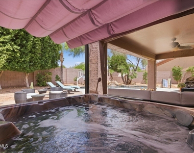 9750 E Gelding Drive - Photo Thumbnail 33
