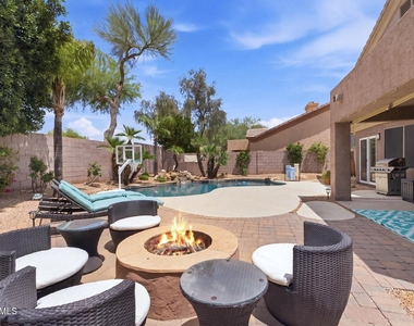 9750 E Gelding Drive - Photo Thumbnail 32