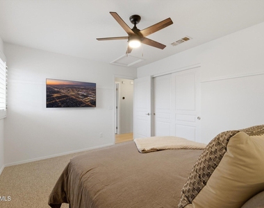 9750 E Gelding Drive - Photo Thumbnail 22
