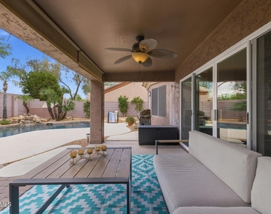 9750 E Gelding Drive - Photo Thumbnail 35