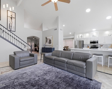 9750 E Gelding Drive - Photo Thumbnail 7